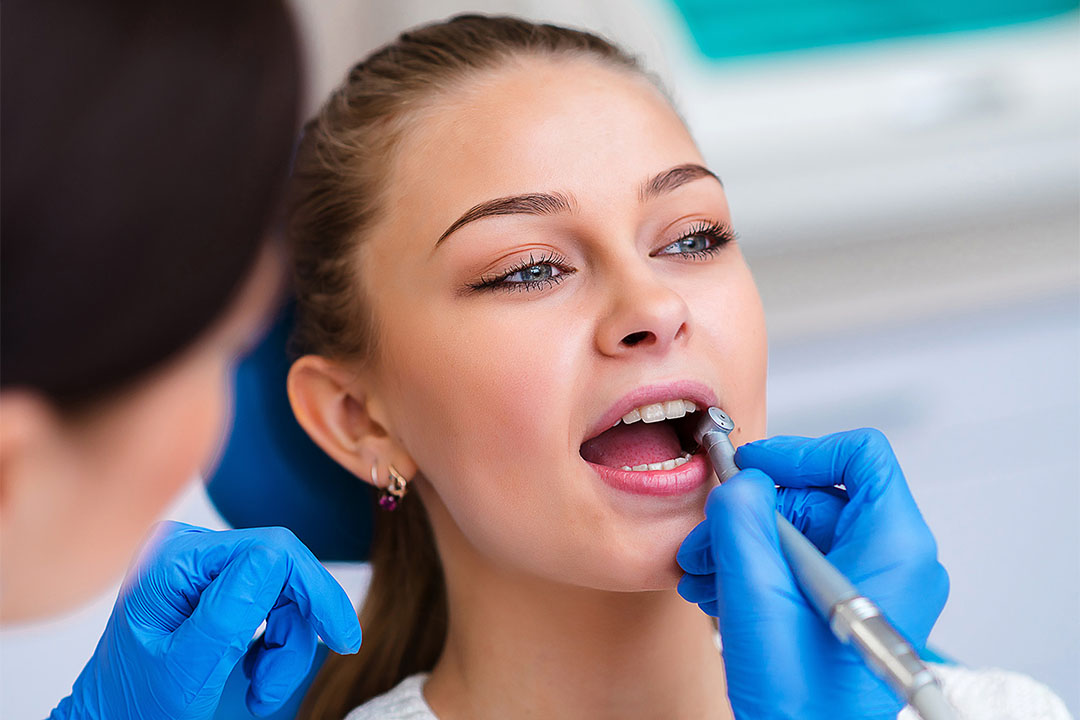 Woman at dentist for extraction in Nashville, TN